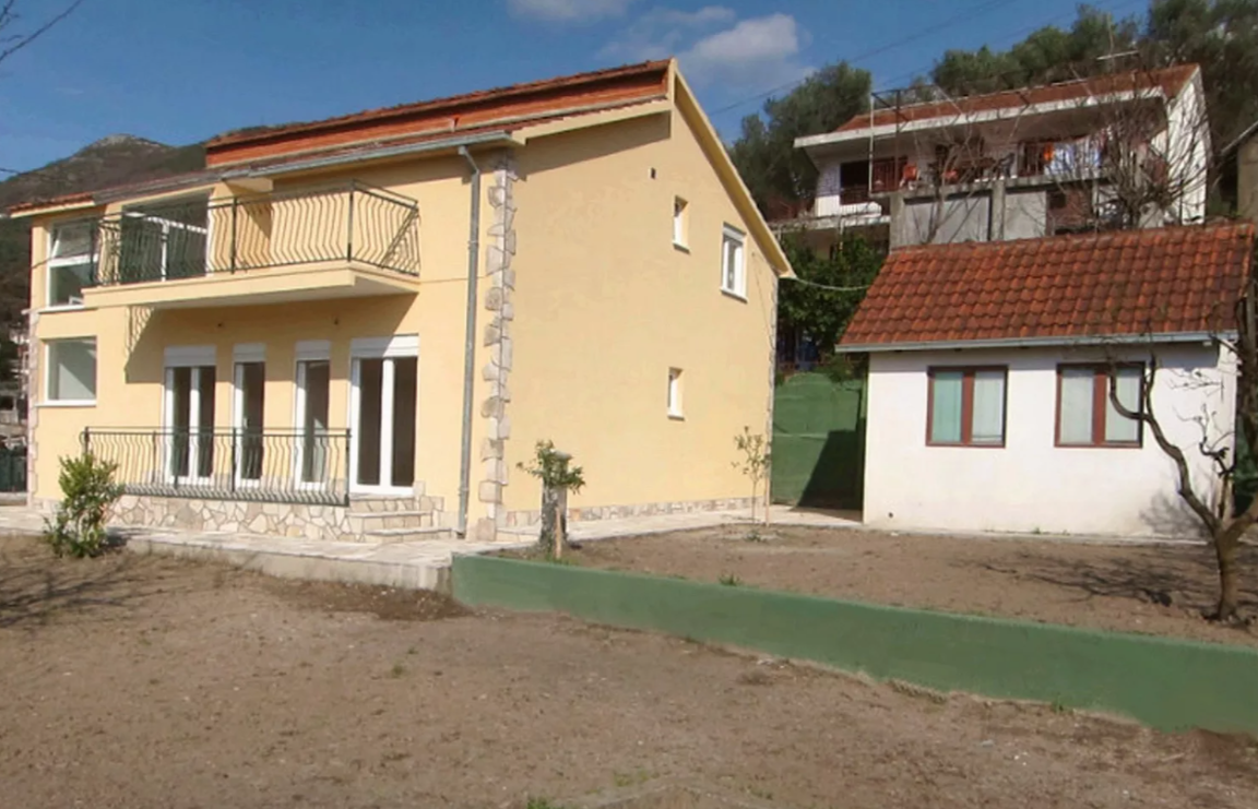 Charming two-storey house located in Old Bar